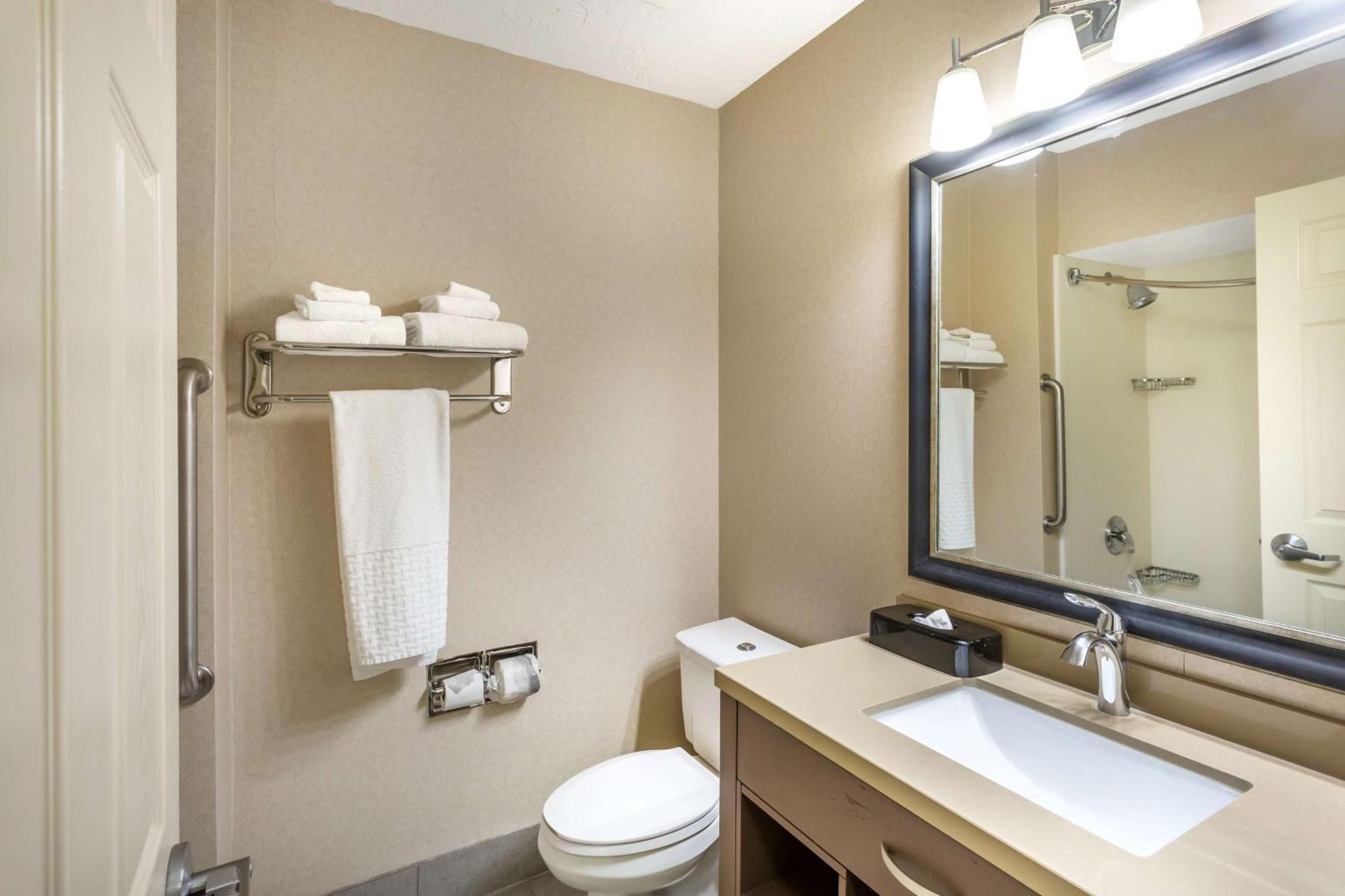 Western Cotton Tree Hotel 3*