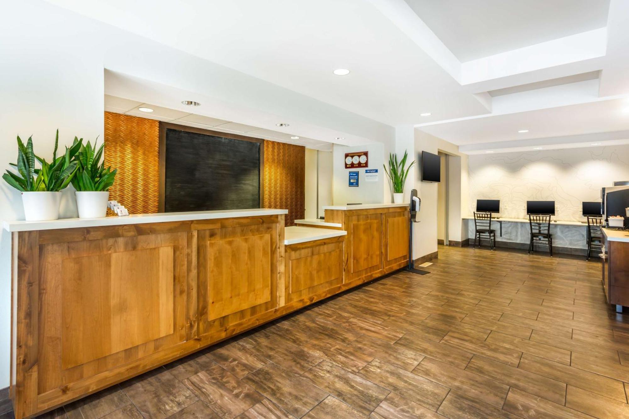 Hotel Western Cotton Tree Sandy